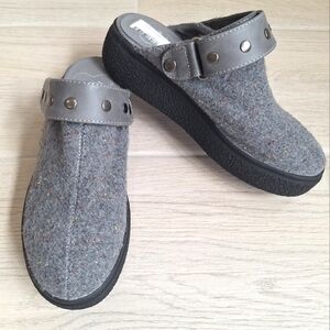 Rocket Dog Adore women's grey wool clog with adjustable heel strap- size 6.5